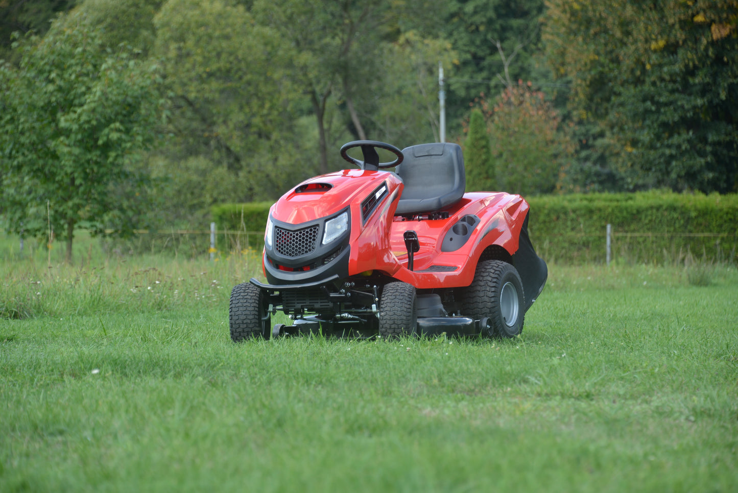 Tondeuse à Gazon Tracteur de jardin - HECHT 5227
