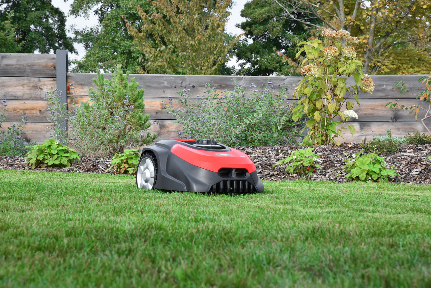 Tondeuse à gazon robotisée sans fil - HECHT 5605