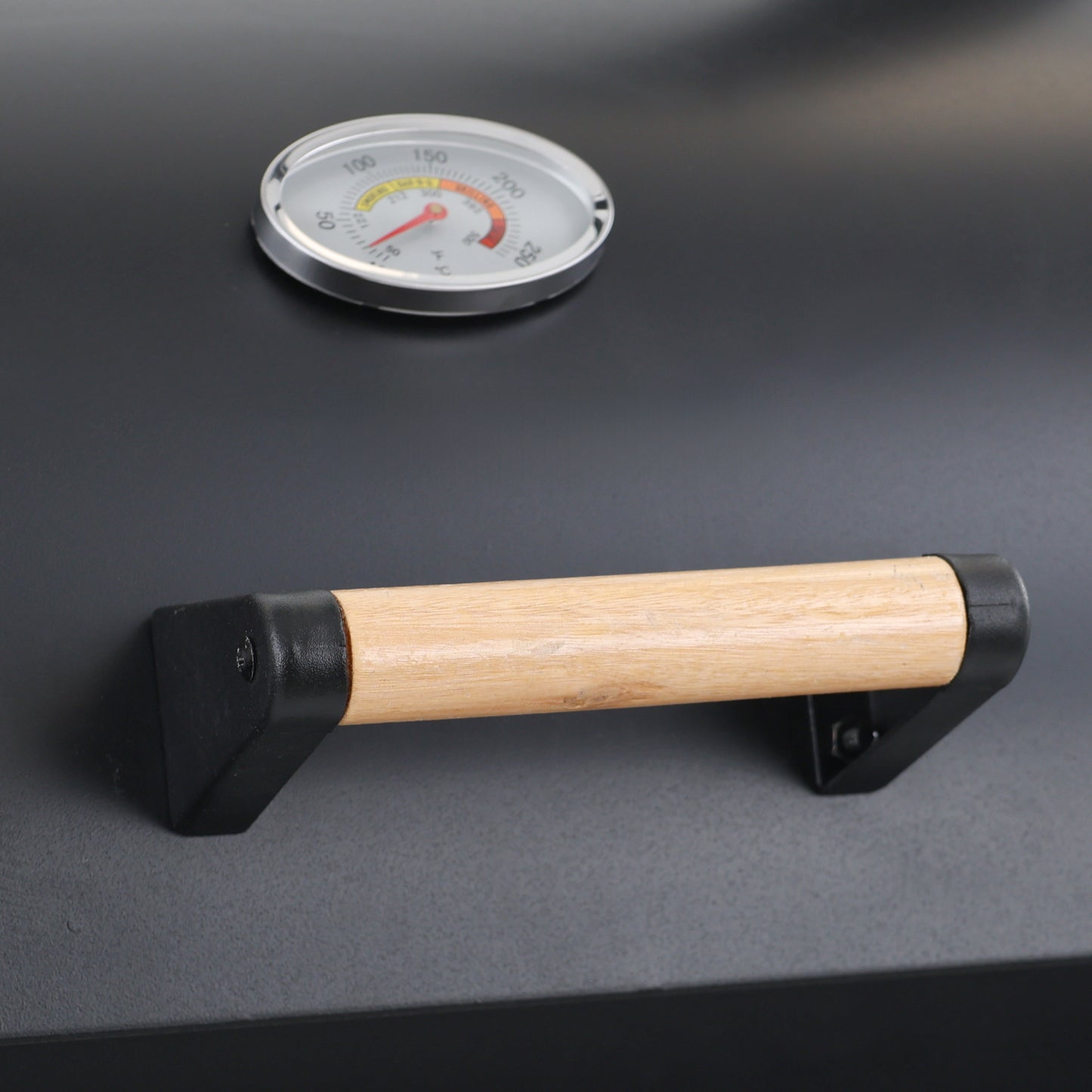 Barbecue / Grille en acier - HECHT SENTINEL
